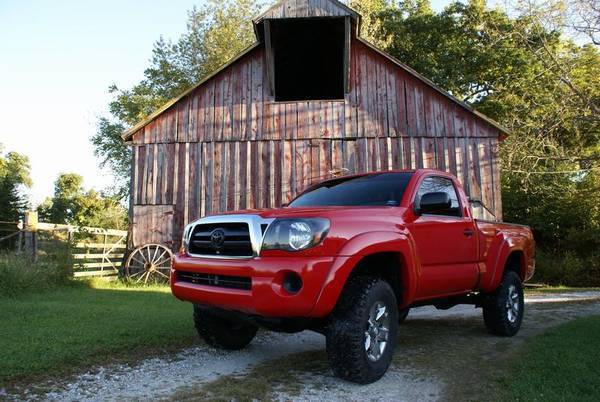 2006 toyota Tacoma, 2 1\2 inch lift, 285\75\16 Nitto Dune Grappler tires