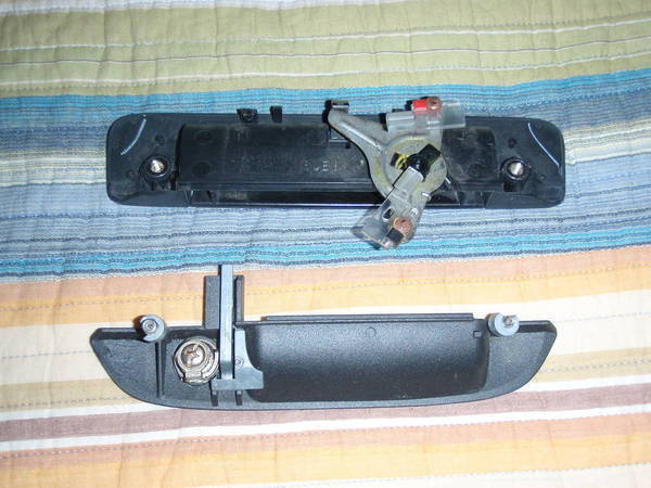 Toyota tacoma automatic tailgate lock