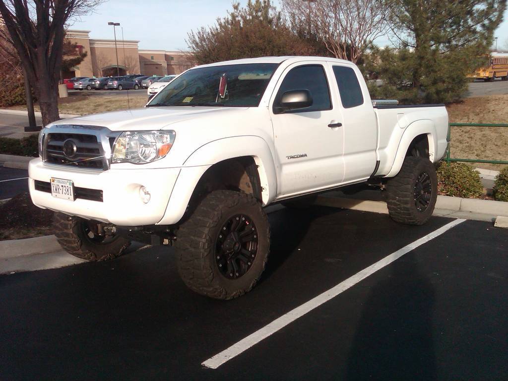 Fabtech 6in lift toyota tacoma