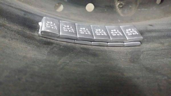 What happens if my online wheel weights fall off