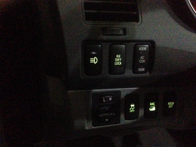 02-28-2015_--_FJ_Illuminated_Fog_Light_Switch_-_Fogs_Off_Lights_On
