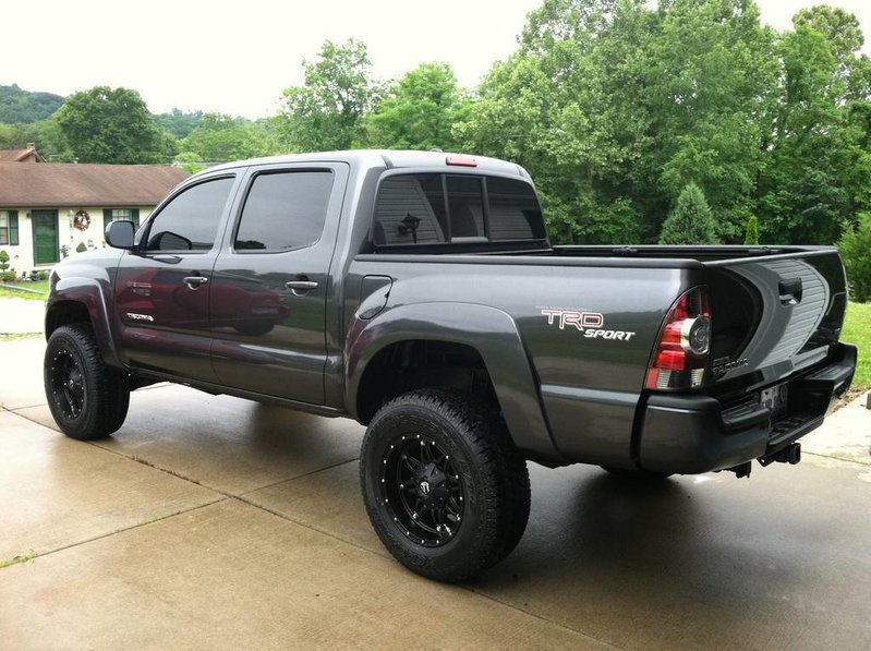 2011 Tacoma 2.5" Lift 285/65R17 17x9 Fuel Hostage.