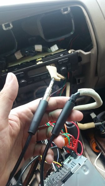 Antenna Adapters in Automotive Antennas 