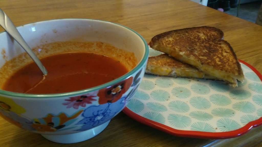 Kinda homemade tomato soup, if cutting pizza sauce with water counts as