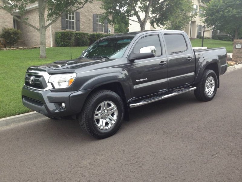 Tacoma with Tundra / Sequoia Wheels (truck_with_new_wheels.jpg