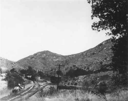 tran_13_Foster_station_at_base_of_San_Vicente_res_r